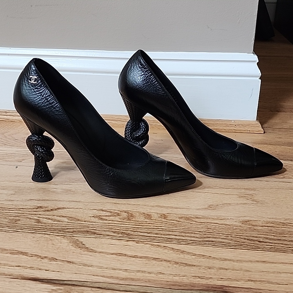CHANEL authentic Black Textured Leather Heels with Knotted Detail